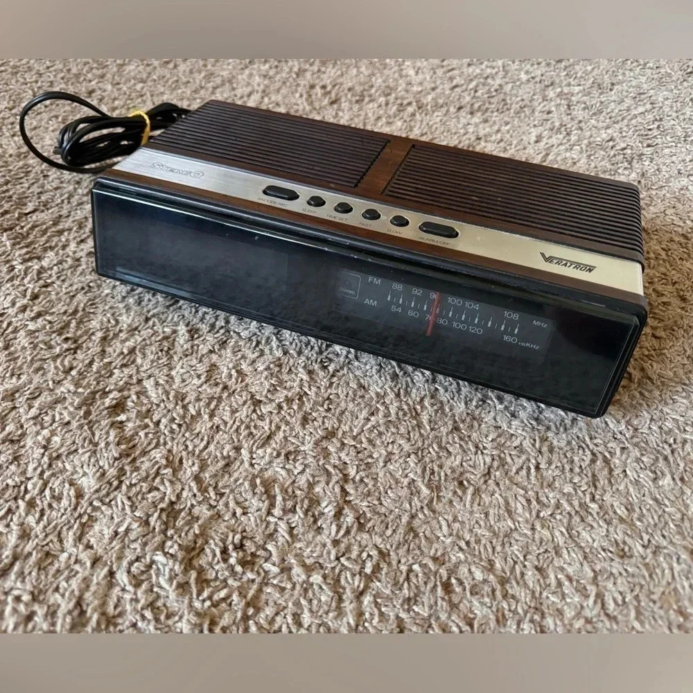 Vintage Veratron Alarm Clock Radio Excellent Condition Tested